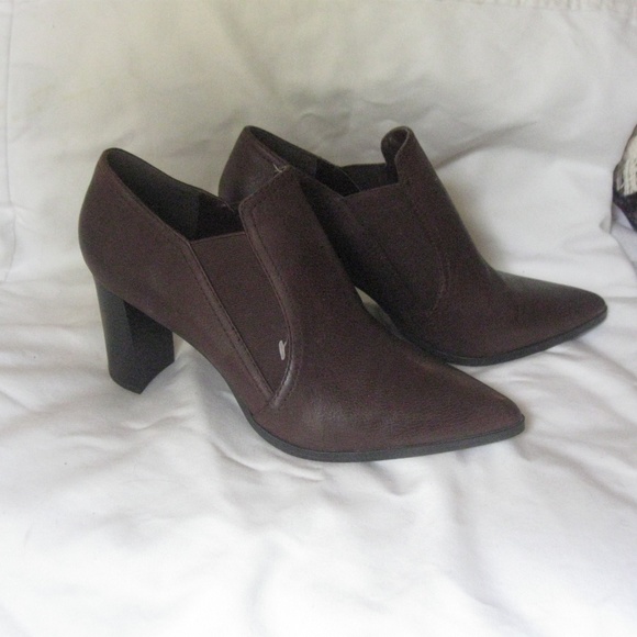 *New H by HALSTON "Karl" Ankle Boots Sz 10 - Picture 1 of 5